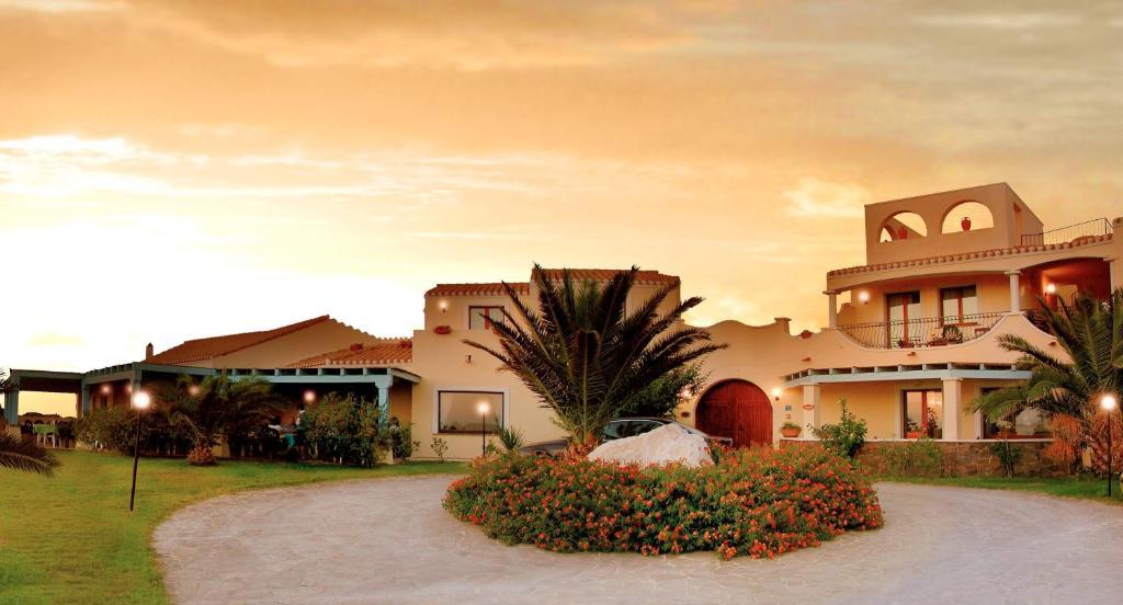 Hotel Luci Del Faro Calasetta Exterior foto